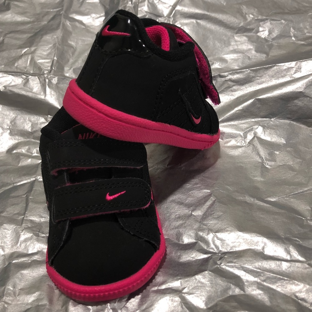 NWOT Baby Nike’s 🎀